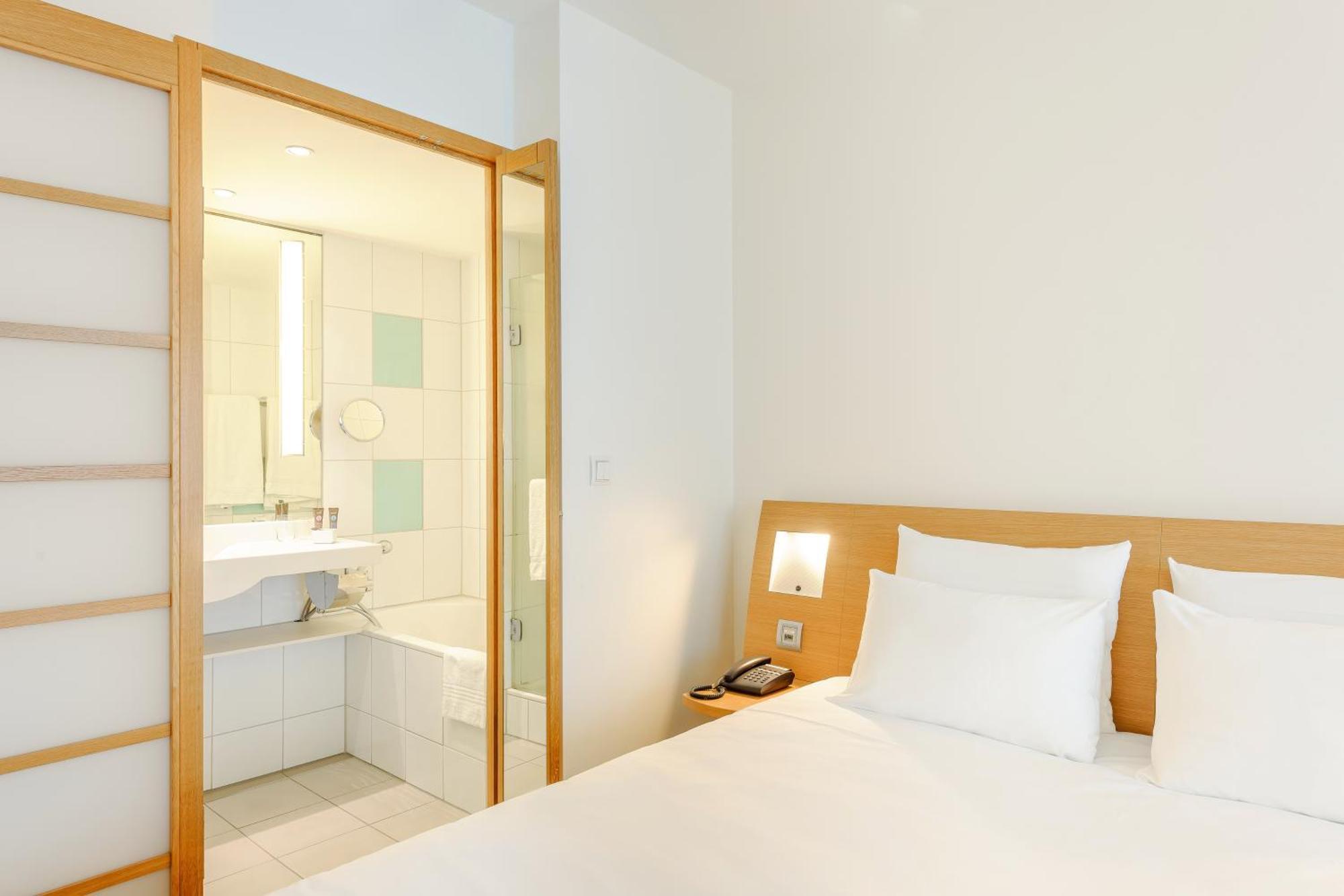 Novotel Paris Rueil Malmaison Екстериор снимка