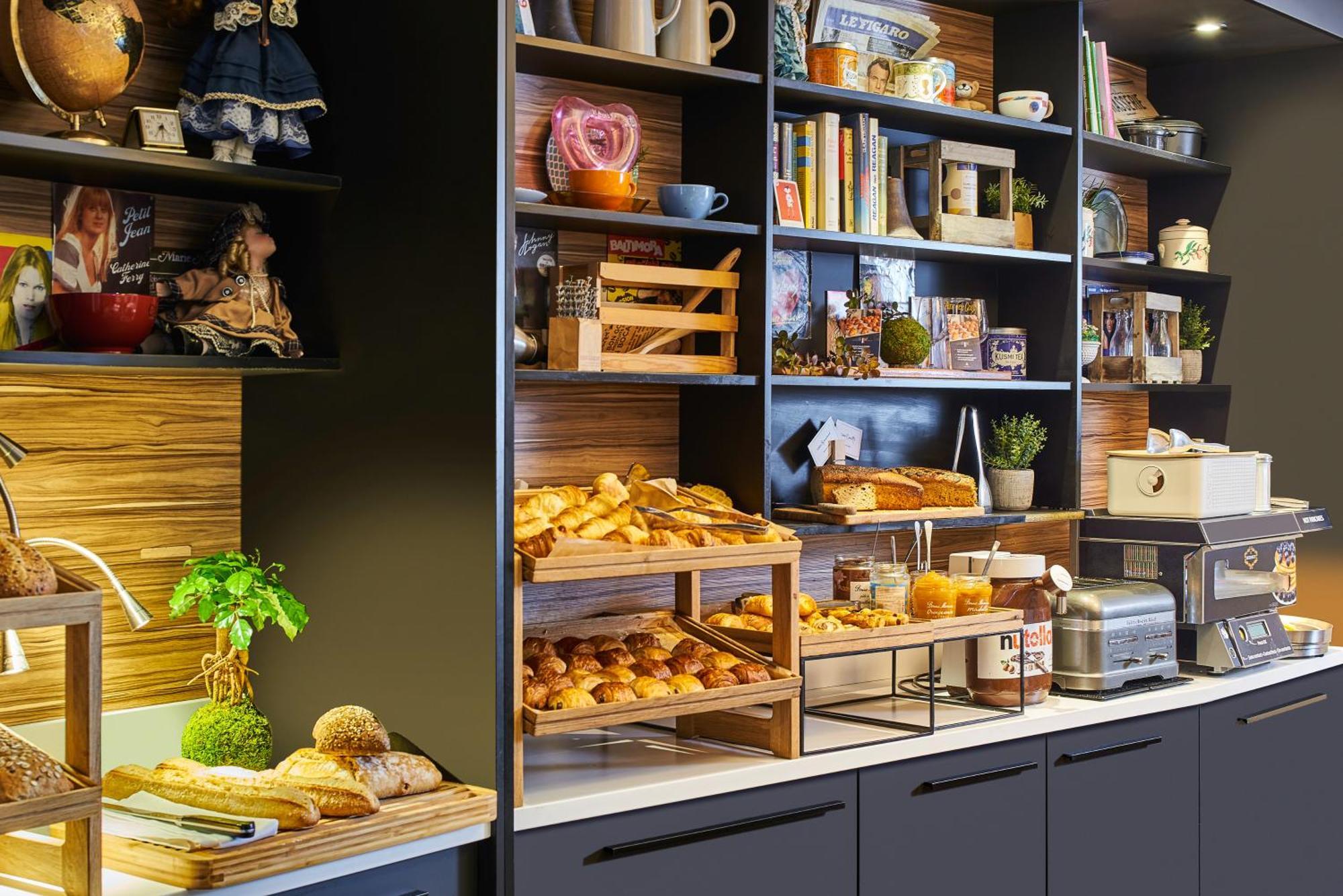 Novotel Paris Rueil Malmaison Екстериор снимка