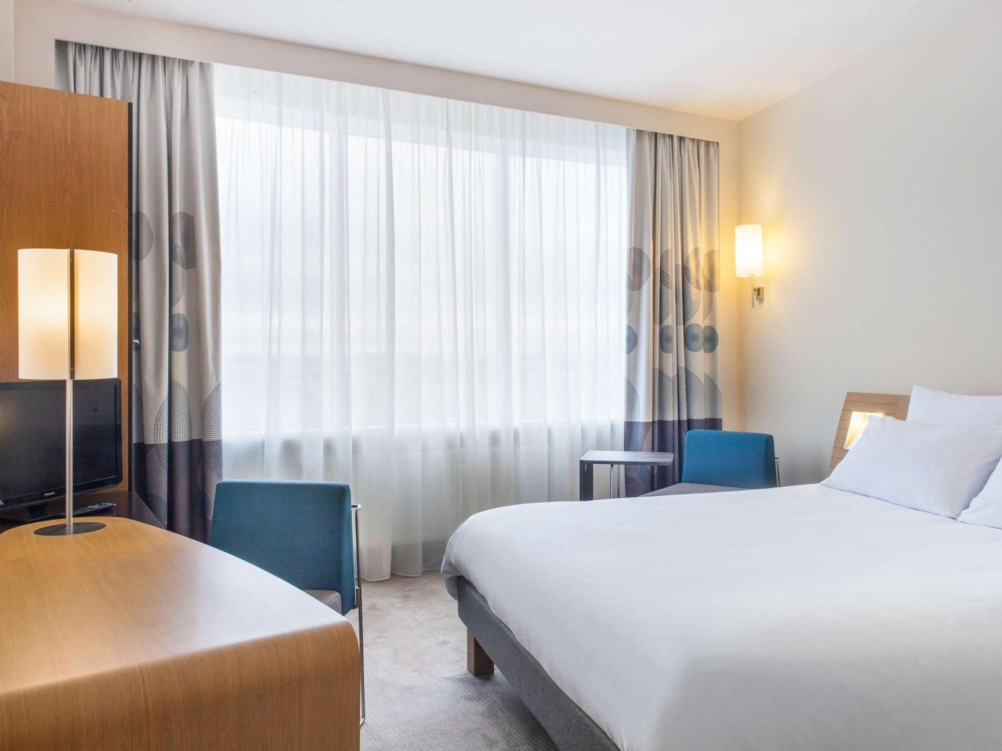 Novotel Paris Rueil Malmaison Екстериор снимка
