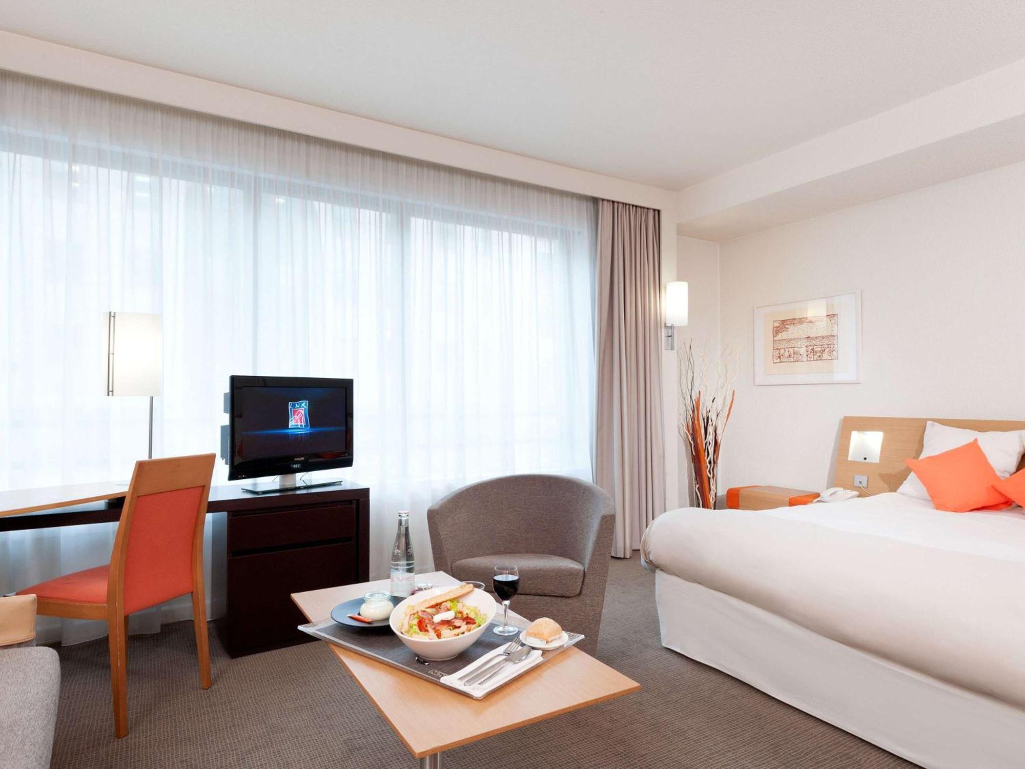 Novotel Paris Rueil Malmaison Екстериор снимка