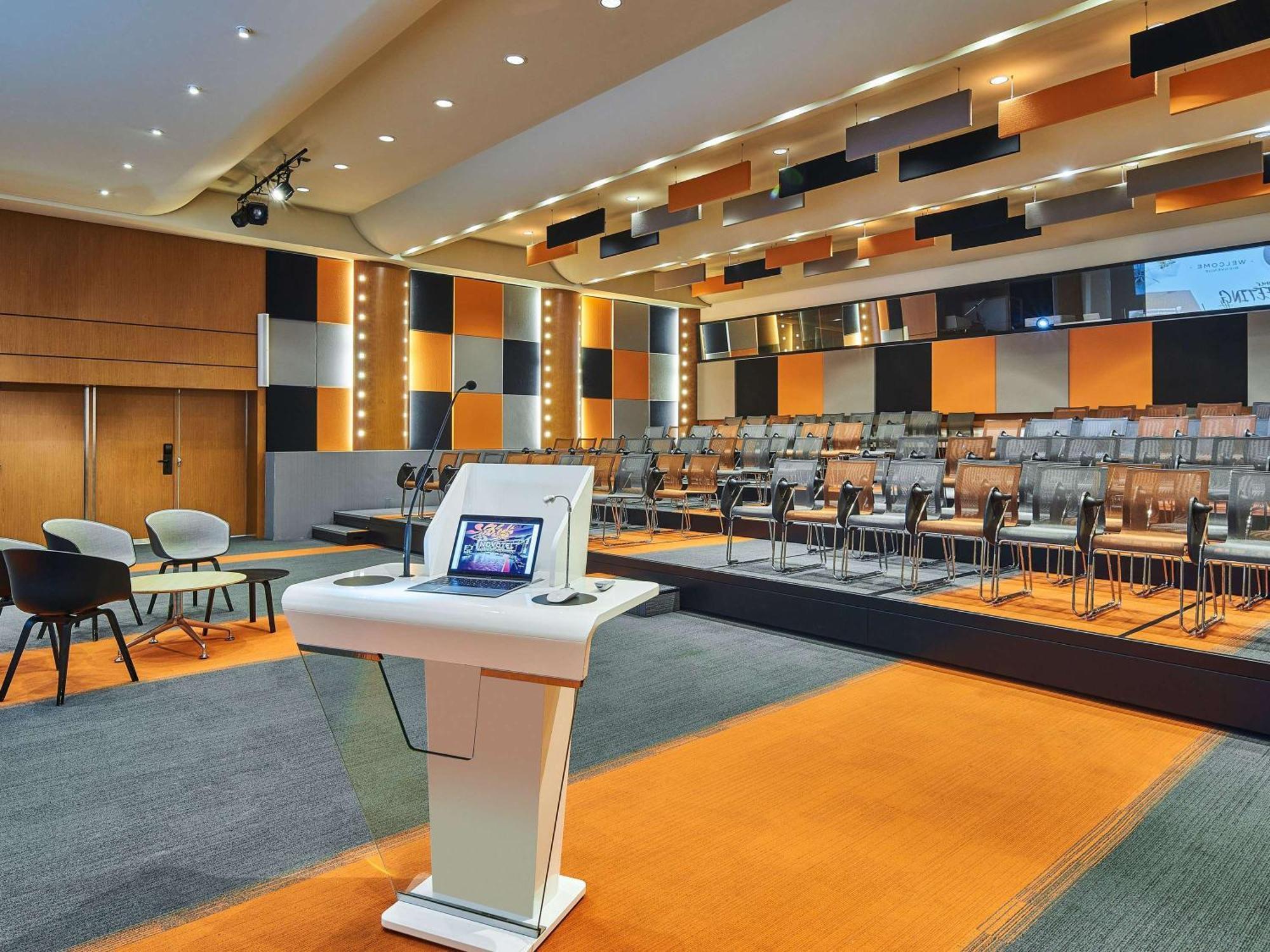 Novotel Paris Rueil Malmaison Екстериор снимка