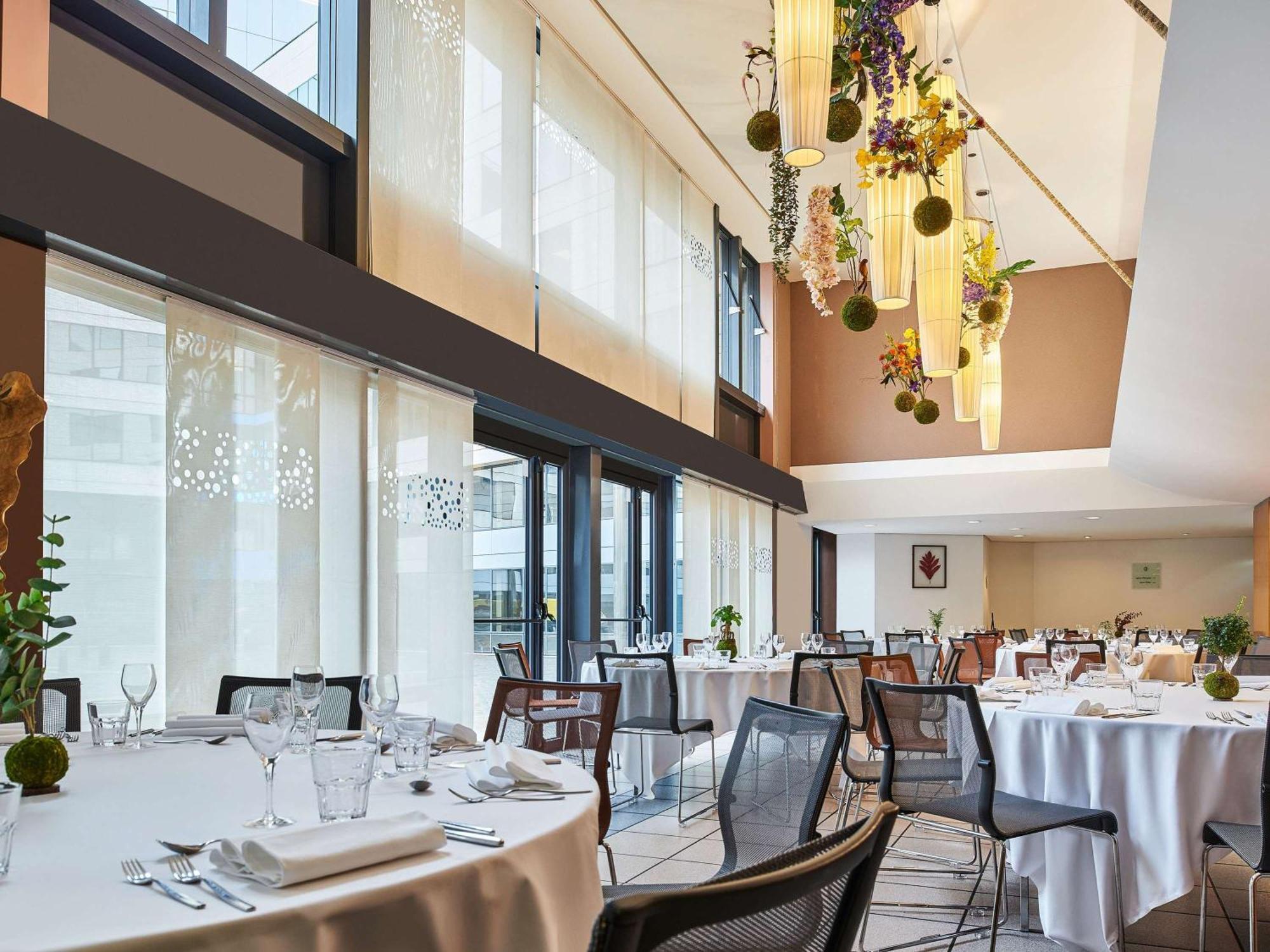 Novotel Paris Rueil Malmaison Екстериор снимка