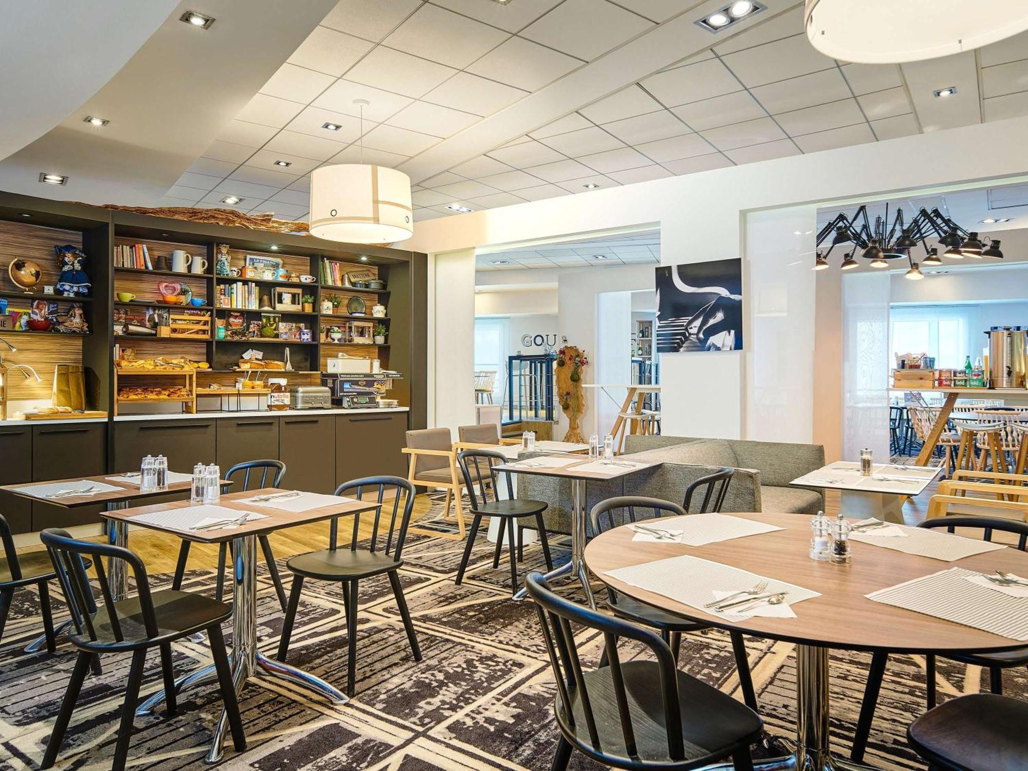 Novotel Paris Rueil Malmaison Екстериор снимка