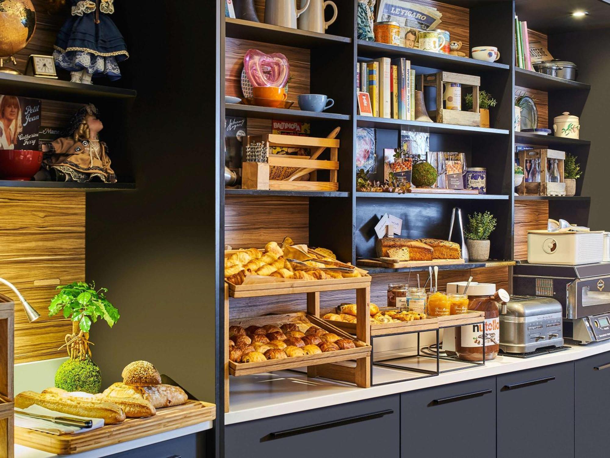 Novotel Paris Rueil Malmaison Екстериор снимка